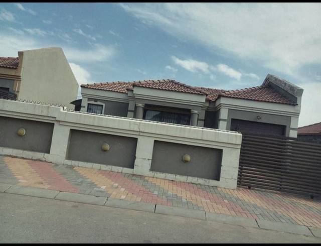 3 BEDROOM HOUSE FOR SALE IN ROODEKOP